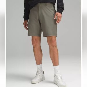 LULULEMON Commission Classic-Fit Short 9" Warpstreme Size 33  Color Grey Sage